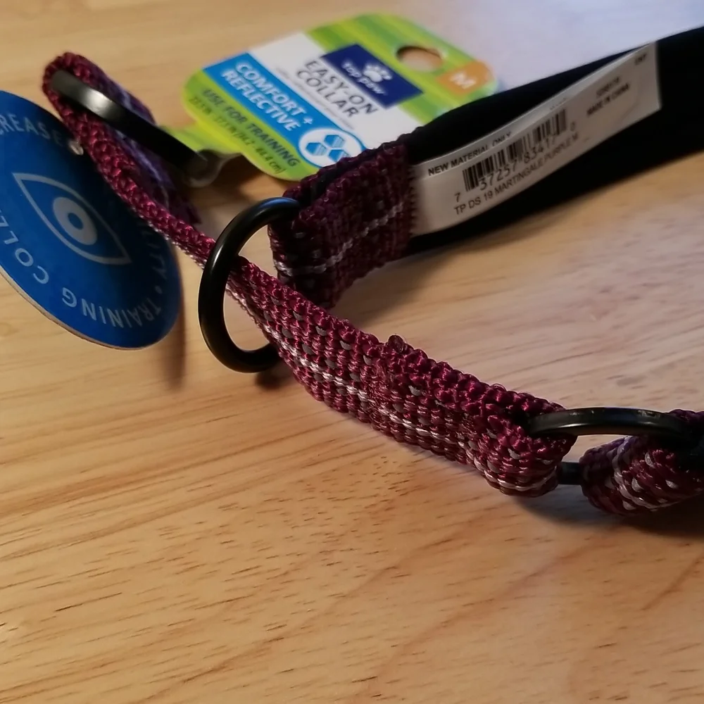 Easy-on martingale style reflective comfort collar